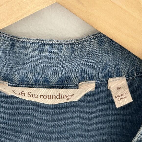 Soft Surroundings Chambray Pearl Rhinestone Tunic Top Size Medium Snap Front - Picture 7 of 10